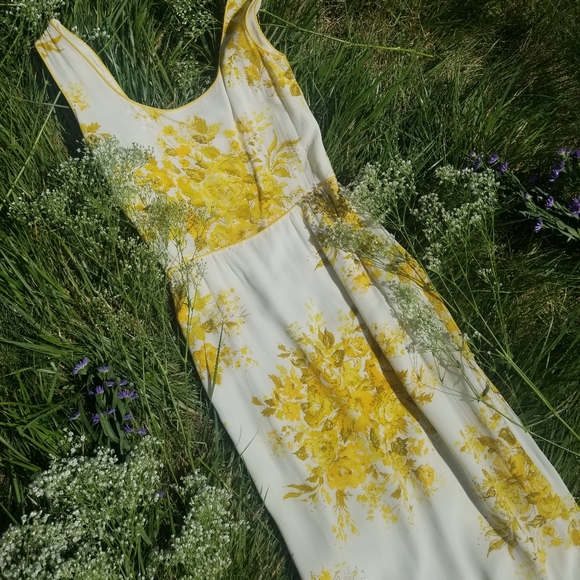 Sexy Sixties Style Pencil Dress for Parties - Picture 4 of 13